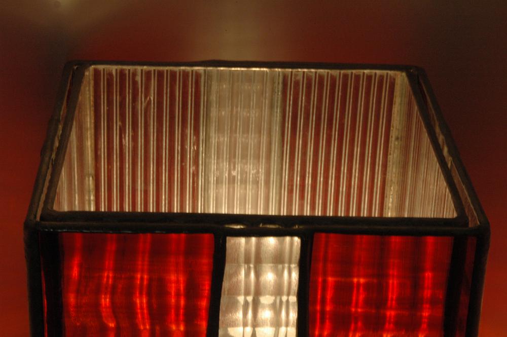 Lampe de bureau, vitraux rouges